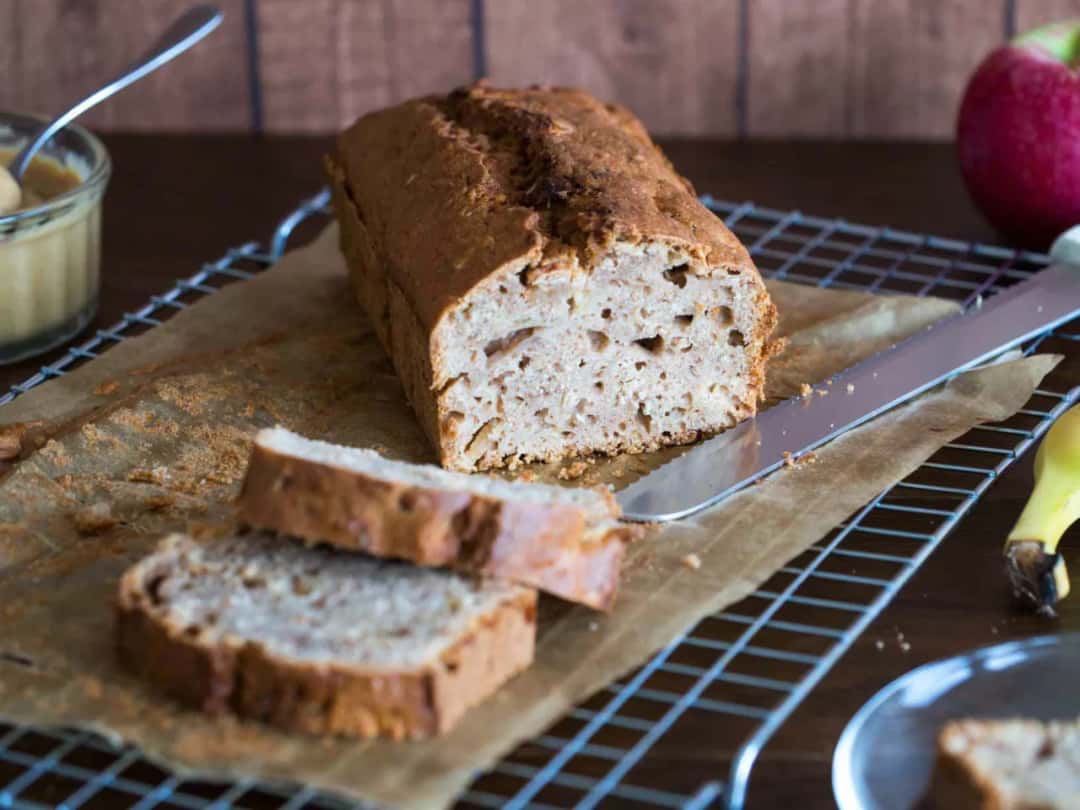 Przepis na Pyszny i Wilgotny Chlebek Bananowy z Jabłkami
