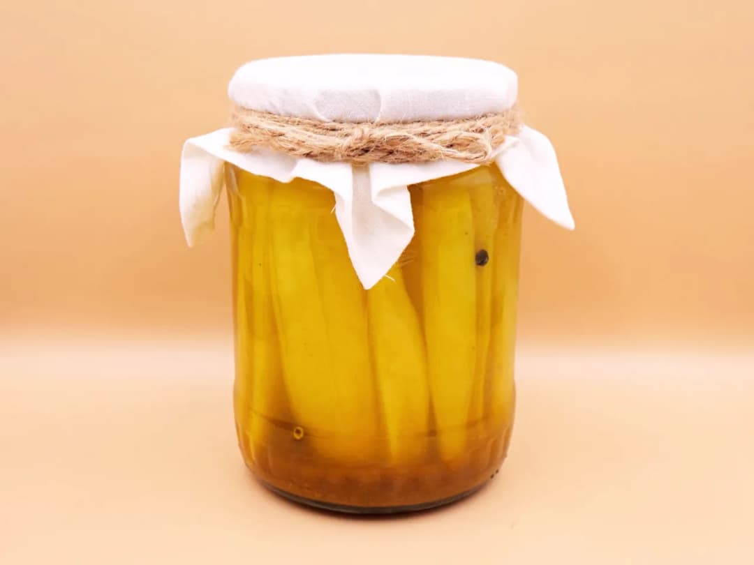 Jak zrobić ogórki z przyprawą curry, które zaskoczą Twoje kubki smakowe