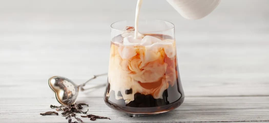 Jak zrobić herbatę z mlekiem - prosta receptura na pyszną bawarkę