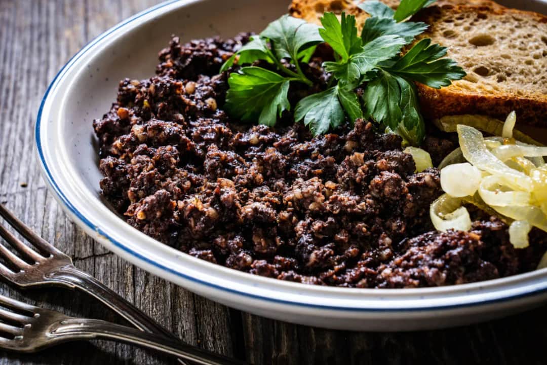 Idealny przepis na to, jak usmażyć kaszankę na patelni w 4 krokach