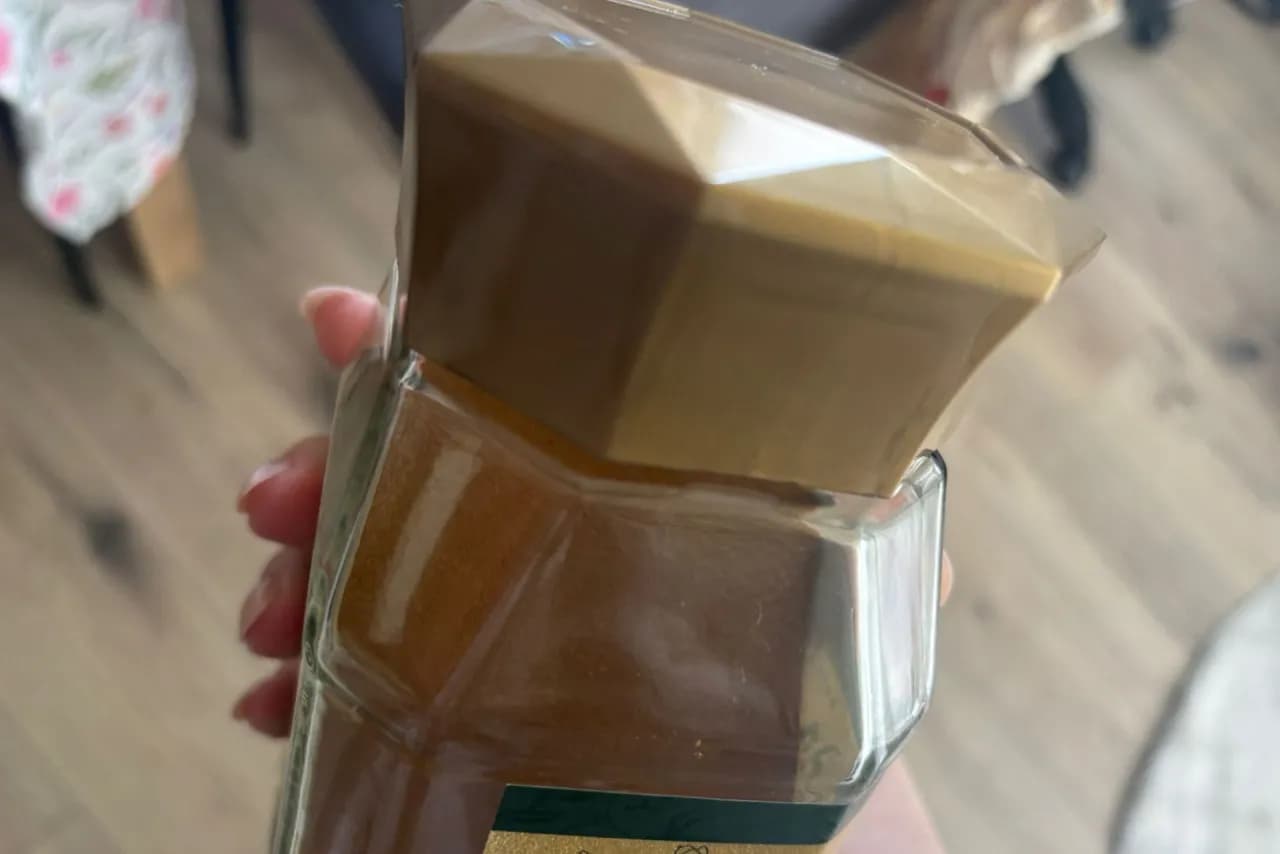 Jak wykorzystać słoiki po kawie? 10 zaskakujących pomysłów na DIY