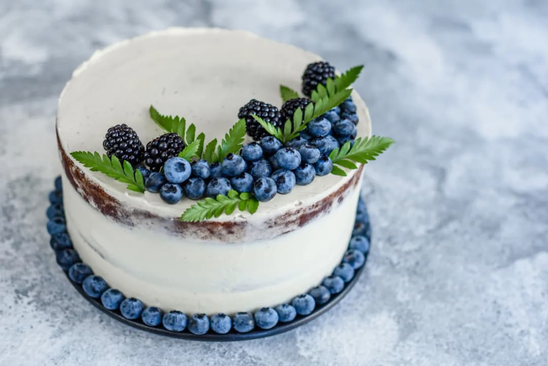 Przepis na tort z borówkami i białą czekoladą - Idealny deser
